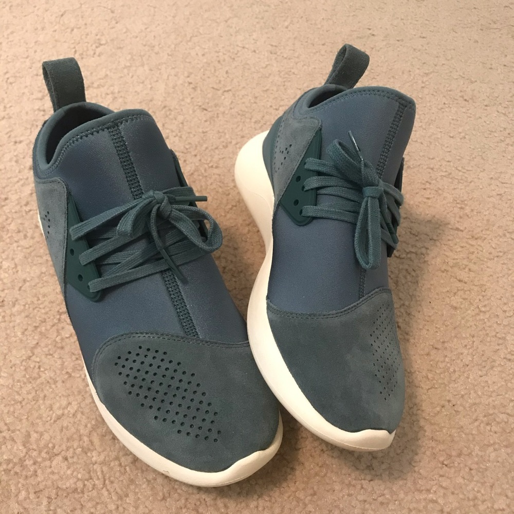 Nike Tennis Shoes